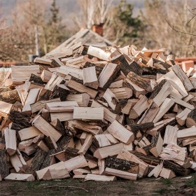 Tvrdé štípané dřevo - polínka